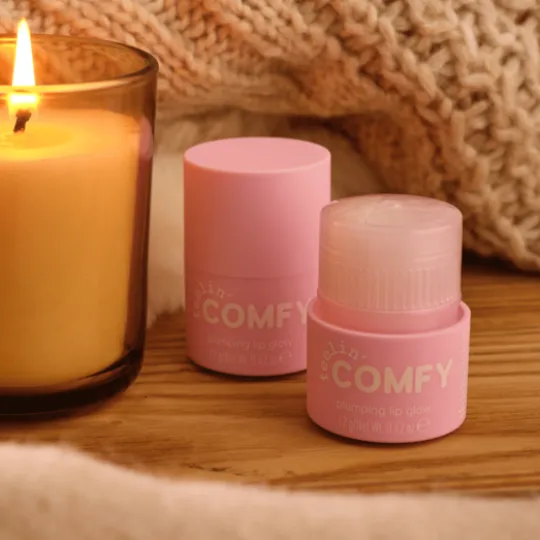 essence Feelin' Comfy Plumping Lip Glow 01 12 g