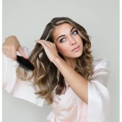 Heatless Curls in Mulberry Silk