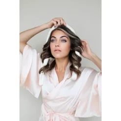Heatless Curls in Mulberry Silk