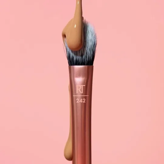 Real Techniques Kitten Paw Concealer Brush